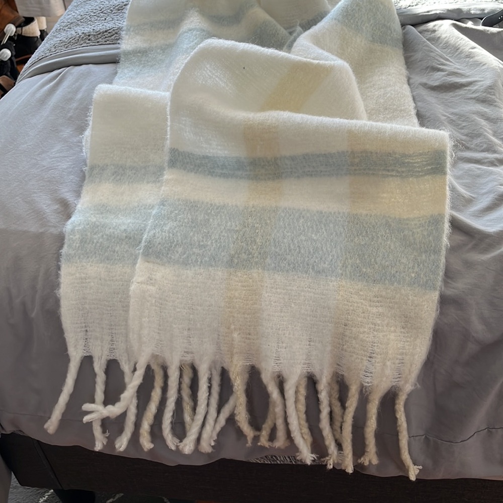 Scarf - Picture 2 of 5